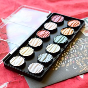 The Finetec Pearl Colors palette is coveted for its ability to make gorgeous metallic calligraphy!